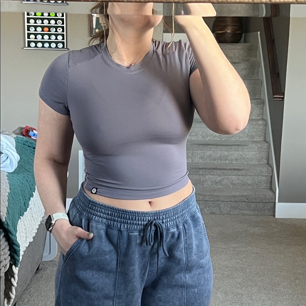 Cropped fitted workout top